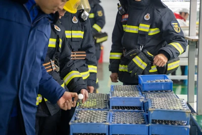 Wie löscht man das Feuer einer Lithiumbatterie?