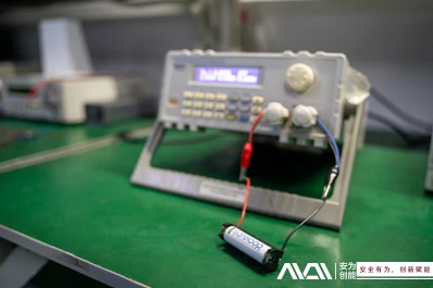 Vergleich des aktuellen Status von wiederaufladbaren Lithium-Ionen-Batterien ...