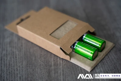 Über unabhängig entwickelte und produzierte wiederaufladbare Lithium-Ionen-Ba...